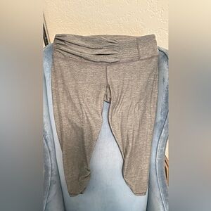 LuluLemon Cropped Pants Sz 8
